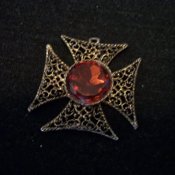VINTAGE MALTESE CROSS W ORANGE STONE PENDANT